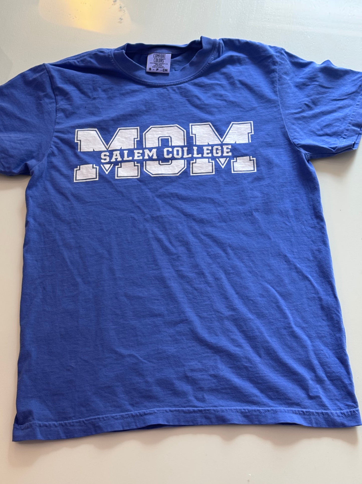 T-Shirt: College, Mom (Comfort Colors)